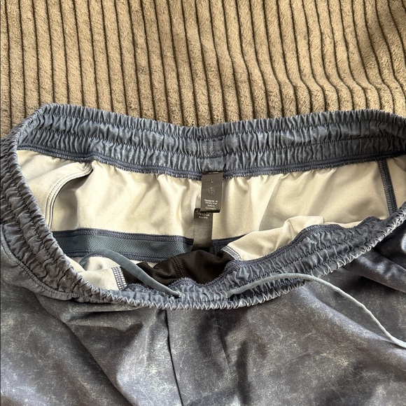 lululemon mens pacebreaker 5inch linerless shorts (L) - Picture 4 of 5